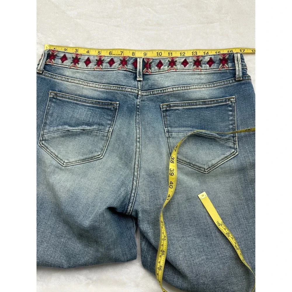 Driftwood Lulu Embroidered Bermuda Denim Shorts Medium Wash Raw Hem Size 29